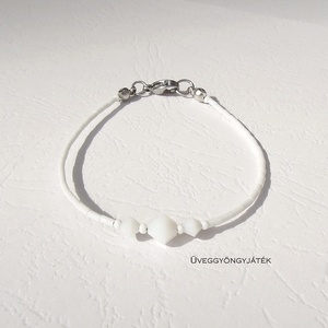 Fehér minimál karkötő Swarovski gyönggyel, ajándék lánynak, nőnek, Ékszer, Karkötő, Gyöngyös karkötő, Ékszerkészítés, Gyöngyfűzés, gyöngyhímzés, Meska
