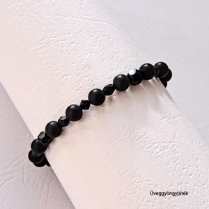 Fekete ónix ásvány karkötő Swarovski kristállyal és csiszolt gyöngyökkel - ékszer - karkötő - gyöngyös karkötő - Meska.hu