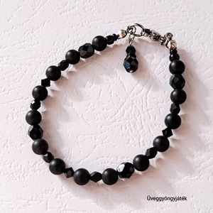 Fekete ónix ásvány karkötő Swarovski kristállyal és csiszolt gyöngyökkel - ékszer - karkötő - gyöngyös karkötő - Meska.hu