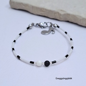 Pianínó - fekete fehér minimalista karkötő,  jin jang karkötő - ékszer - karkötő - gyöngyös karkötő - Meska.hu