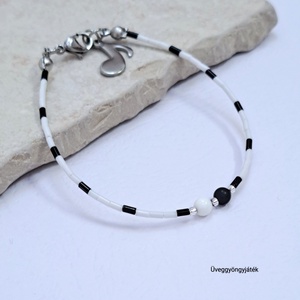 Pianínó - fekete fehér minimalista karkötő,  jin jang karkötő - ékszer - karkötő - gyöngyös karkötő - Meska.hu