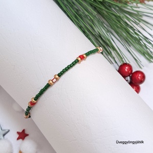 Vékony karkötő karácsonyi színekben  - ékszer - karkötő - gyöngyös karkötő - Meska.hu