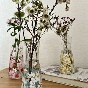 Virágos üvegváza - otthon & életmód - virágdekoráció - virágtartó - váza - Meska.hu
