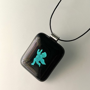 Karácsonyi angyalkás medál, üvegékszer - Meska.hu