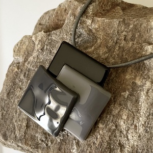 Modern üveg medál szürke árnyalatokban, Ékszer, Nyaklánc, Medál, Ékszerkészítés, Üvegművészet, MESKA