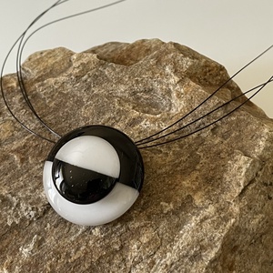 Klasszikus fekete-fehér nyaklánc, üvegékszer - ékszer - nyaklánc - medál - Meska.hu