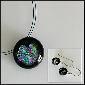 Többszínű irizáló nyaklánc, üvegékszer, Ékszer, Nyaklánc, Medálos nyaklánc, Ékszerkészítés, Üvegművészet, MESKA