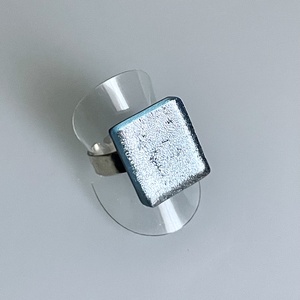 Ezüstösen irizáló gyűrű, üvegékszer - ékszer - gyűrű - figurális gyűrű - Meska.hu