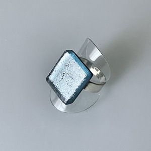 Ezüstösen irizáló gyűrű, üvegékszer - Meska.hu