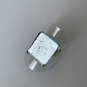 Ezüstösen irizáló gyűrű, üvegékszer - ékszer - gyűrű - figurális gyűrű - Meska.hu