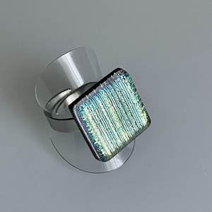 Több színben irizáló gyűrű, üvegékszer - Meska.hu