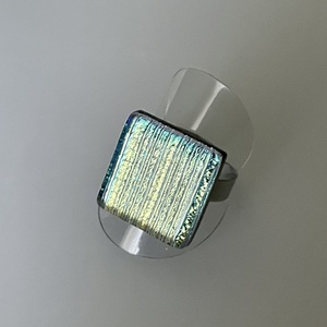 Több színben irizáló gyűrű, üvegékszer - ékszer - gyűrű - figurális gyűrű - Meska.hu