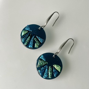 Többszínű irizáló fülbevaló, üvegékszer - Meska.hu