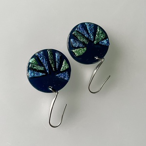 Többszínű irizáló fülbevaló, üvegékszer - ékszer - fülbevaló - lógó fülbevaló - Meska.hu