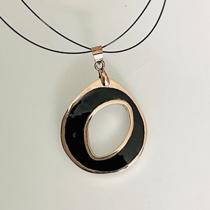 Fekete zománcozott bronz modern medál, Ékszer, Nyaklánc, Medál, Ékszerkészítés, Tűzzománc, MESKA