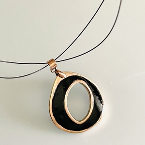 Fekete zománcozott bronz modern medál - ékszer - nyaklánc - medál - Meska.hu