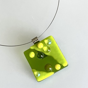 Tavasz zöld medál, üvegékszer - Meska.hu