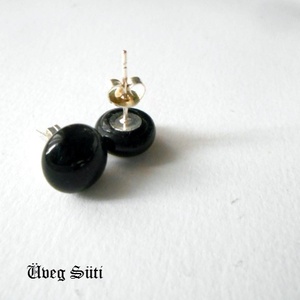 NEMESACÉL Korom fekete  fülbevaló üvegékszer, Ékszer, Fülbevaló, Pötty fülbevaló, Üvegművészet, Ékszerkészítés, MESKA