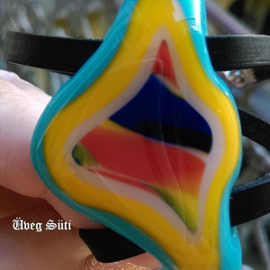 Tricolor tulipán medál  világoskék, piros, sárga csillogó két soros karkötő üvegékszer -  - Meska.hu