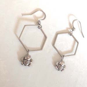 NEMESACÉL Honeycomb Minimál napsárga lógós nemesacél fülbevaló, méhecske és méhsejtes fülbevaló - ékszer - nyaklánc - y nyaklánc - Meska.hu