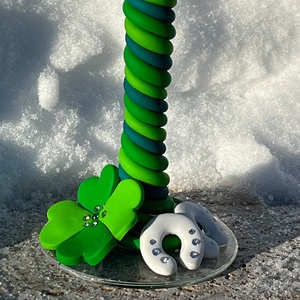 Lóhere és patkó mintás, kézzel díszített pezsgőspohár � szerencsehozó kézműves alkotás - otthon & életmód - konyhafelszerelés, tálalás - tálalás - pohár - Meska.hu