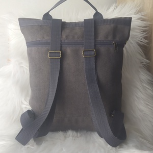 Szürke rolltop hátizsák elején varázserdő mintával - táska & tok - hátizsák - roll top hátizsák - Meska.hu
