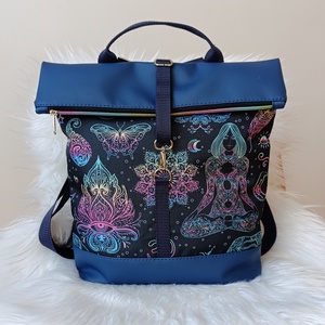 Kék műbőr rolltop hátizsák elején jóga témájú mintával, Táska & Tok, Hátizsák, Roll top hátizsák, Varrás, MESKA