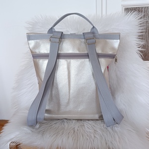 Fekete műbőr rolltop hátizsák elején róka mintával - táska & tok - hátizsák - roll top hátizsák - Meska.hu