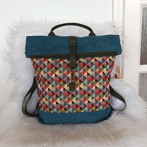 Kék rolltop hátizsák elején háromszög mintával, Táska & Tok, Hátizsák, Roll top hátizsák, Varrás, MESKA