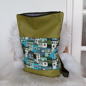 Zöld műbőr rolltop hátizsák elején háztető, cica mintával - táska & tok - hátizsák - roll top hátizsák - Meska.hu