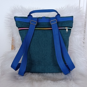 Kék rolltop hátizsák elején zsiráf mintával - táska & tok - hátizsák - roll top hátizsák - Meska.hu