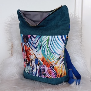 Kék rolltop hátizsák elején zsiráf mintával - táska & tok - hátizsák - roll top hátizsák - Meska.hu