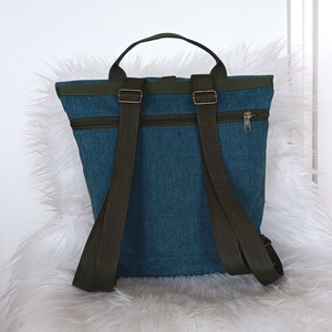 Kék rolltop hátizsák elején házikó mintával - táska & tok - hátizsák - roll top hátizsák - Meska.hu