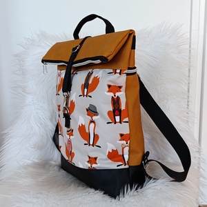 Műbőr rolltop hátizsák elején nyakkendős róka mintával - táska & tok - hátizsák - roll top hátizsák - Meska.hu