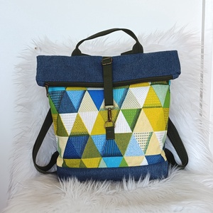 Kék rolltop hátizsák elején háromszög mintával - Meska.hu