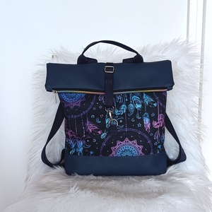 Kék műbőr rolltop hátizsák elején álomfogó témájú mintával - Meska.hu