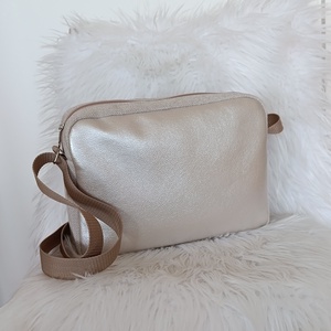 Kézzel hímzett válltáska - táska & tok - kézitáska & válltáska - vállon átvethető táska - Meska.hu