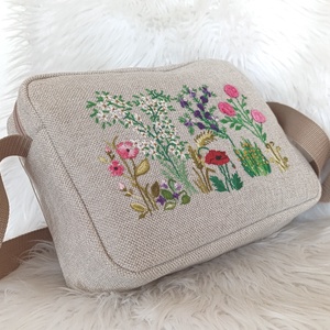 Kézzel hímzett válltáska - táska & tok - kézitáska & válltáska - vállon átvethető táska - Meska.hu