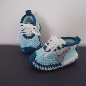 Nike stílusú horgolt baba cipő 3-6 hóig - ruha & divat - babaruha & gyerekruha - babacipő - Meska.hu