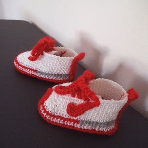 Nike stílusú horgolt babacipő talphossz: 9 cm 0-3 hóig -  - Meska.hu