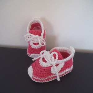 Nike stílusú horgolt kislány babacipő talphossz: 9 cm 0-3 hóig - Meska.hu