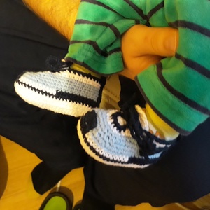 Nike stílusú,horgolt fiú babacipő talphossz: 10 cm, 3-6 hóig -  - Meska.hu