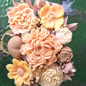 Anyák napi örök virágbox, Otthon & Életmód, Virágdekoráció, Virágok, Virágbox, Gyertya-, mécseskészítés, Szójaviaszból készült virágbox, örökvirág.
A középső nagy virág illatos.
Méretei kb 12*9*13 cm.
Ajá..., MESKA