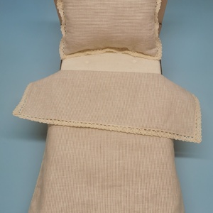 Csipkés, beige csíkos lenvászon ágynemű garnitúra babaágyba 1:6 - játék & sport - baba & babaház - játékbaba, babakellék - Meska.hu