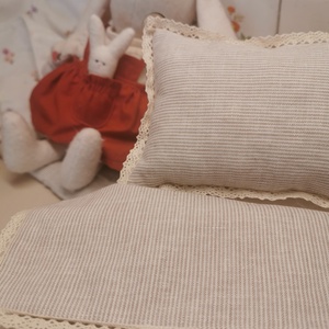 Csipkés, beige csíkos lenvászon ágynemű garnitúra babaágyba 1:6 - Meska.hu