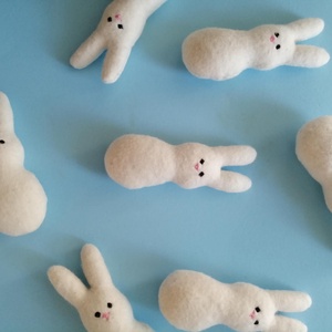 Baba nyuszi, meleg, pihe-puha Zsebnyuszi, 10 cm - játék & sport - plüssállat & játékfigura - nyuszi - Meska.hu