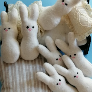 Baba nyuszi, meleg, pihe-puha Zsebnyuszi, 10 cm - játék & sport - plüssállat & játékfigura - nyuszi - Meska.hu