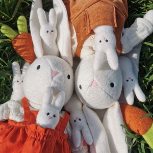 Öltöztethető baba, pihe-puha, nagy Nyuszi Mama, pici Zsebnyuszival, Játék & Sport, Plüssállat & Játékfigura, Nyuszi, Hímzés, Varrás, MESKA