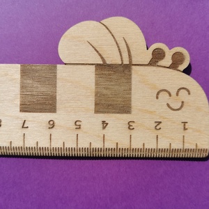 Egyedi, névre szóló Méhecskés fa vonalzó, 17 cm - otthon & életmód - papír, írószer - ceruza & toll - Meska.hu