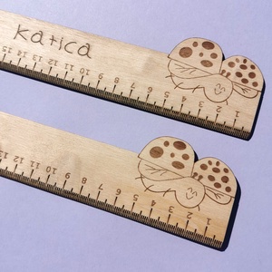 Egyedi, névre szóló Katicás fa vonalzó, 17 cm - otthon & életmód - papír, írószer - ceruza & toll - Meska.hu